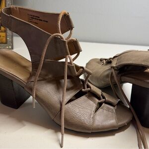 Elegant Tan Leather Women's Sandals